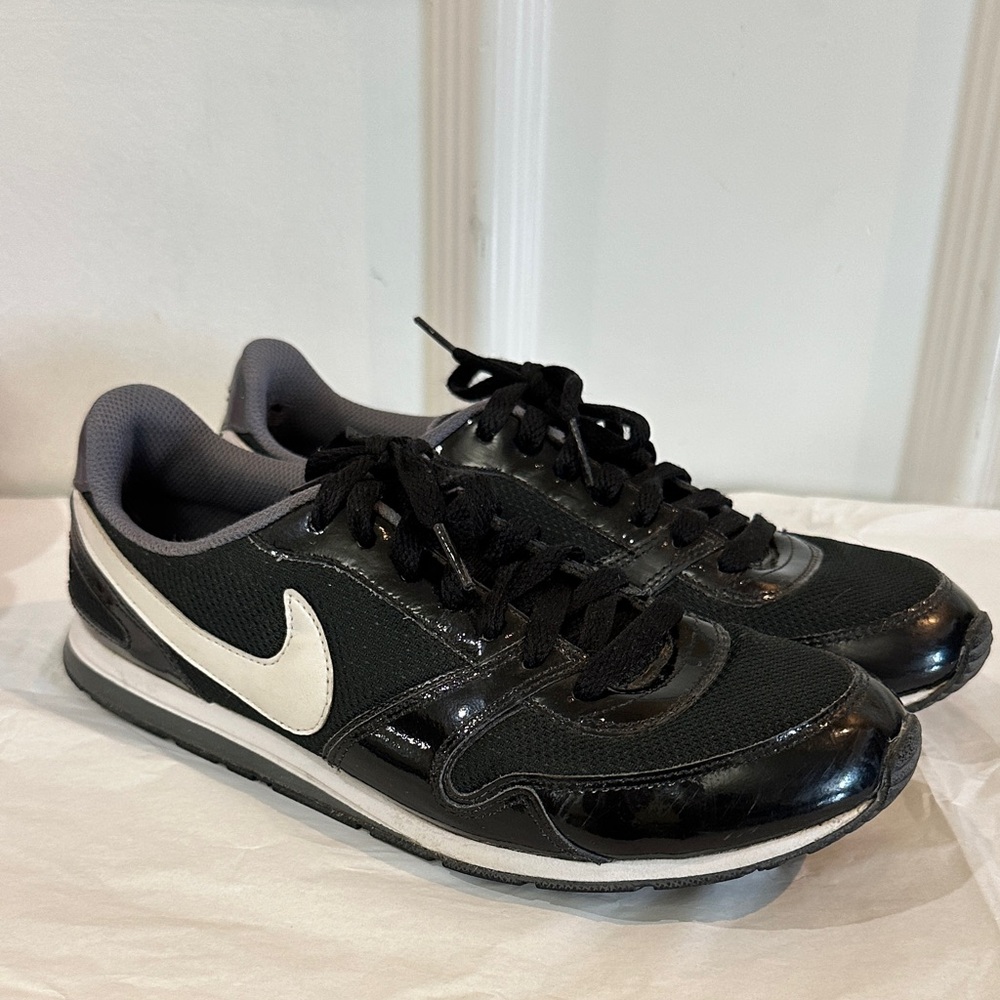 Nike Eclipse ll Black and White Sneakers